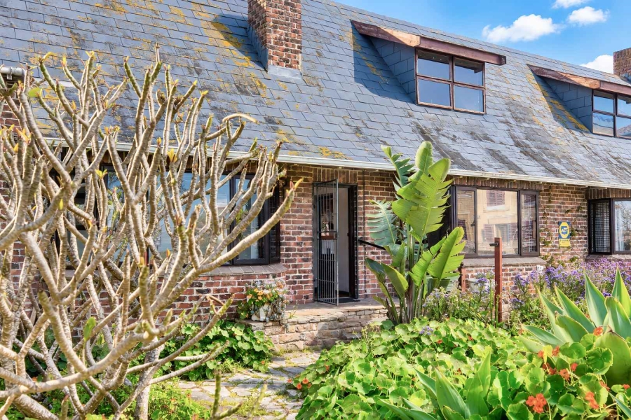 4 Bedroom Property for Sale in Westcliff Western Cape